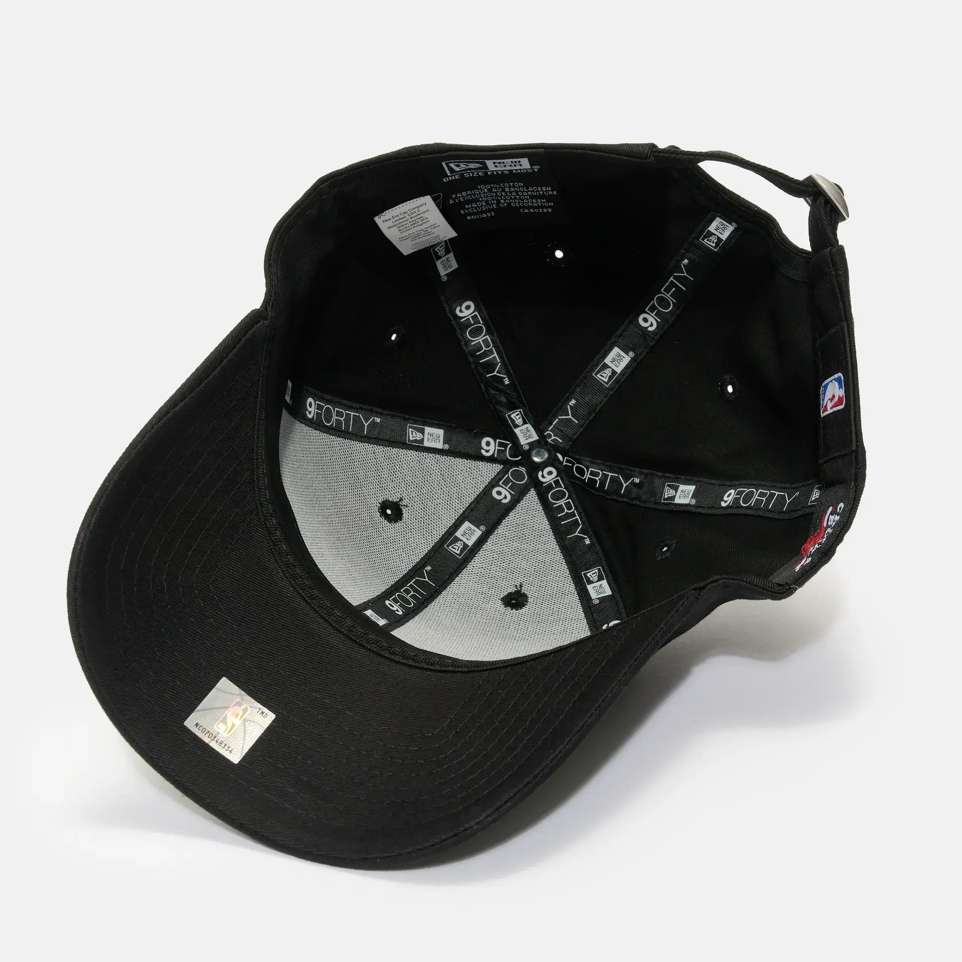 New Era NBA Chicago Bulls Neon Outline 9Forty Strapback Cap Black/Red